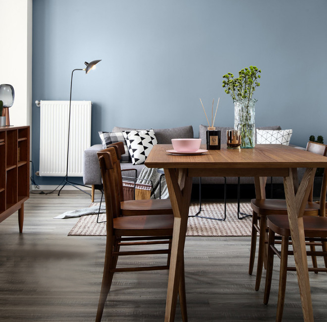 简约的餐桌椅摈弃了传统的构造，通过各种形态让居室更有温馨的风格。