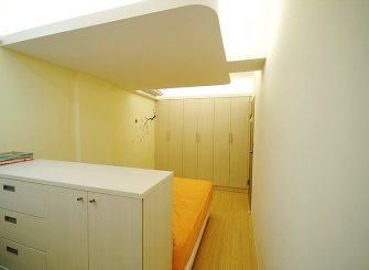 简约白色隔断装修案例
