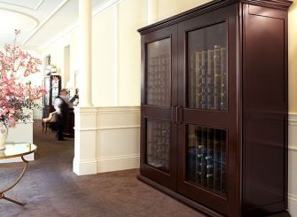 褐色新古典风格酒柜装修效果图